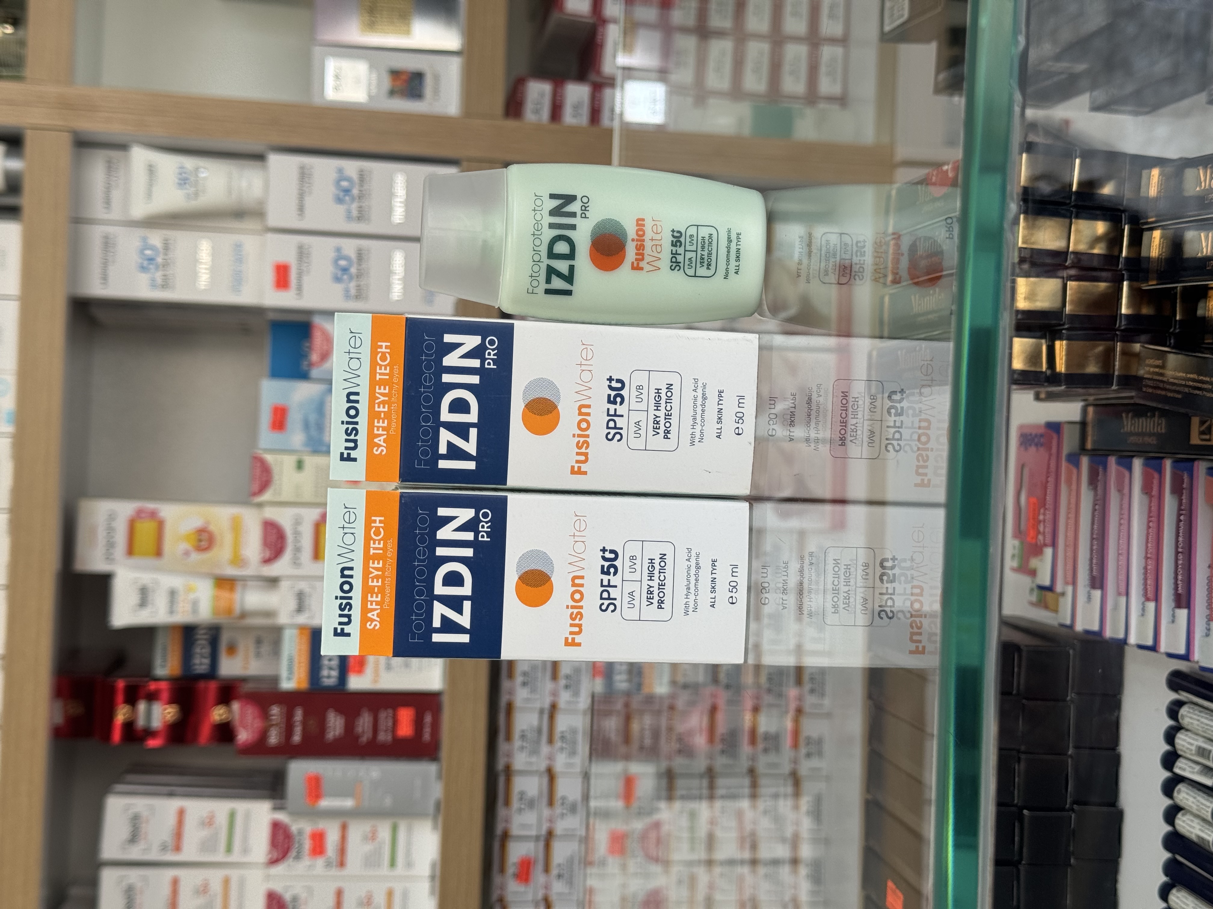 ضد آفتاب بدون رنگ فیوژن واتر ایزدین پرو 50ml