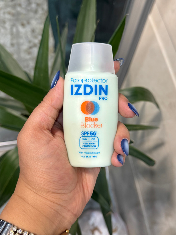 ضد آفتاب بدون رنگ فلوئید مدل بلو بلاکر ایزدین پرو 50ml