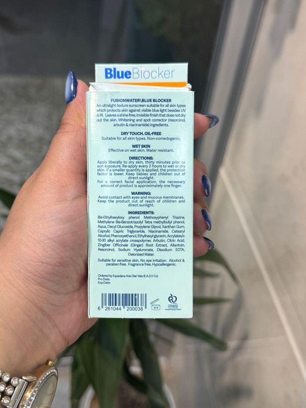 ضد آفتاب بدون رنگ فلوئید مدل بلو بلاکر ایزدین پرو 50ml